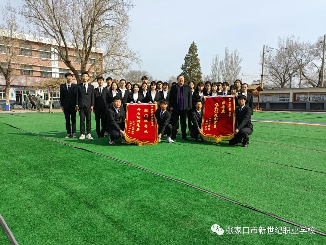畢業(yè)獻(xiàn)錦旗1.jpg 畢業(yè)獻(xiàn)錦旗1.jpg