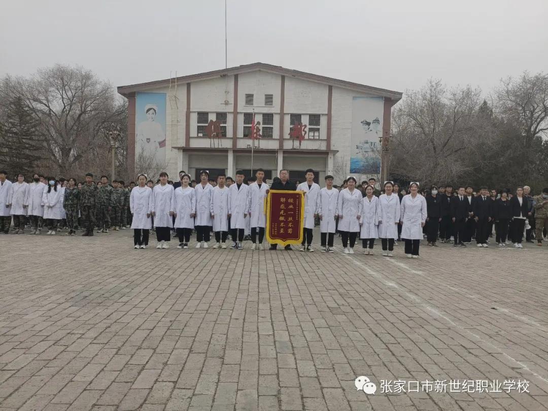 畢業(yè)獻(xiàn)錦旗4.jpg 畢業(yè)獻(xiàn)錦旗4.jpg